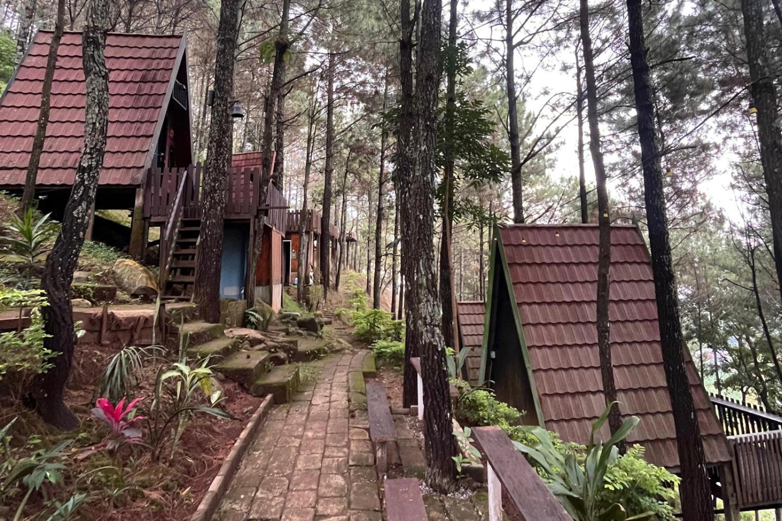 Alas Pacet By Twospaces, Mojokerto Екстериор снимка